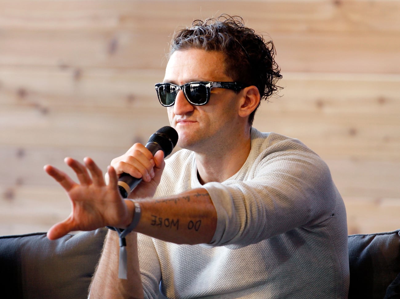 Casey Neistat em seu estúdio de produção